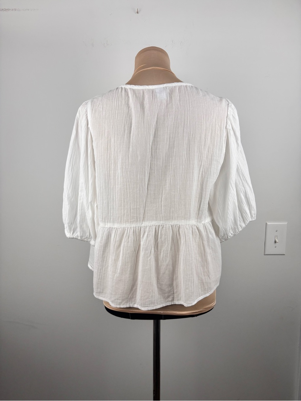 Old Navy Blouse Women M White Floral Peplum Boho Embroidered Gauze Sheer Peasant - Picture 3 of 9